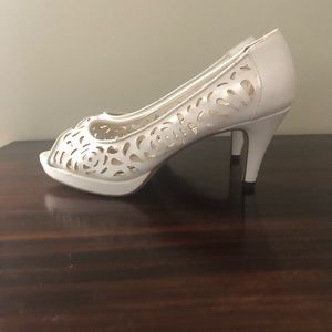 Bandolino White Peeptoe Heels